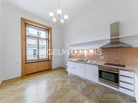Pronájem bytu, 5+1, 170 m²