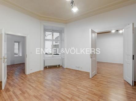 Pronájem kanceláře, 67 m²