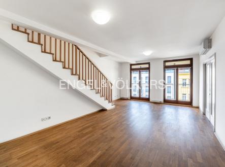 Pronájem kanceláře, 147 m²