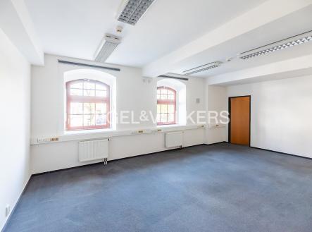 Pronájem kanceláře, 217 m²