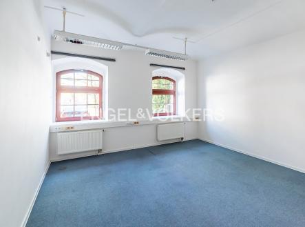 Pronájem kanceláře, 217 m²
