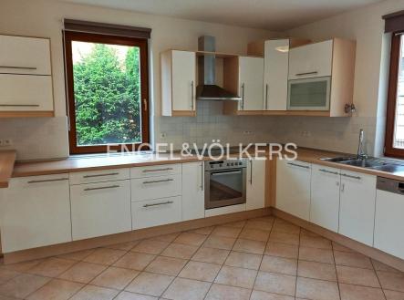 Pronájem domu/vily, 300 m²