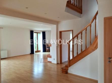 Pronájem domu/vily, 300 m²