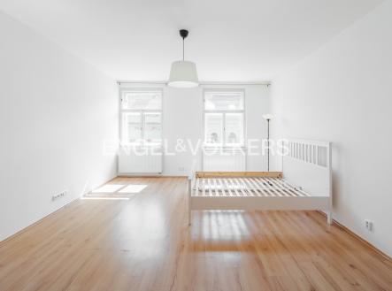 Pronájem bytu, 1+1, 60 m²