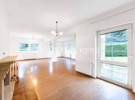 Pronájem domu/vily, 251 m²