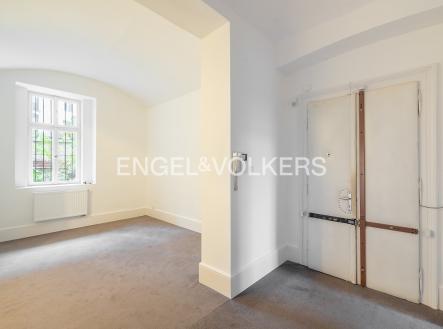 Pronájem kanceláře, 77 m²