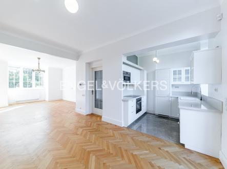 Pronájem domu/vily, 222 m²