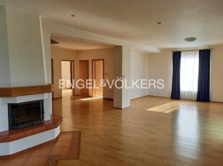 Pronájem domu/vily, 300 m²