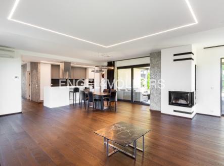 Pronájem domu/vily, 290 m²