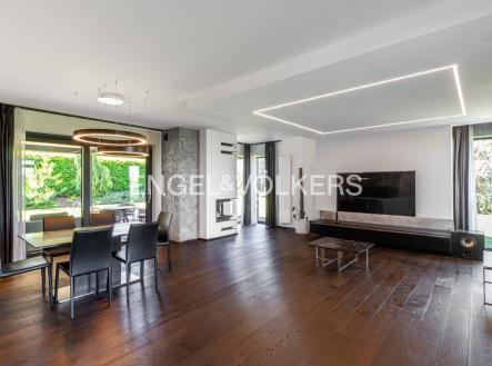 Pronájem domu/vily, 290 m²
