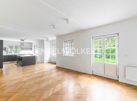Pronájem domu/vily, 302 m²