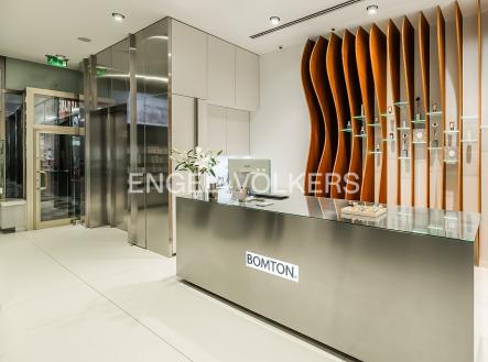 Pronájem obchodní prostory, 923 m²