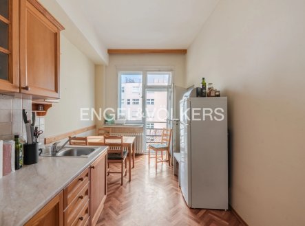 Světlý byt 2+1 jen pár kroků stanice metra Flora