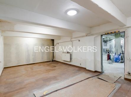 Pronájem obchodní prostory, 358 m²