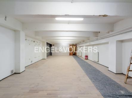 Pronájem komerčního objektu, jiný, 358 m²