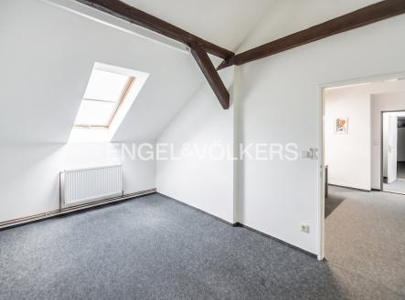 Pronájem kanceláře, 73 m²