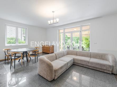 Pronájem domu/vily, 300 m²
