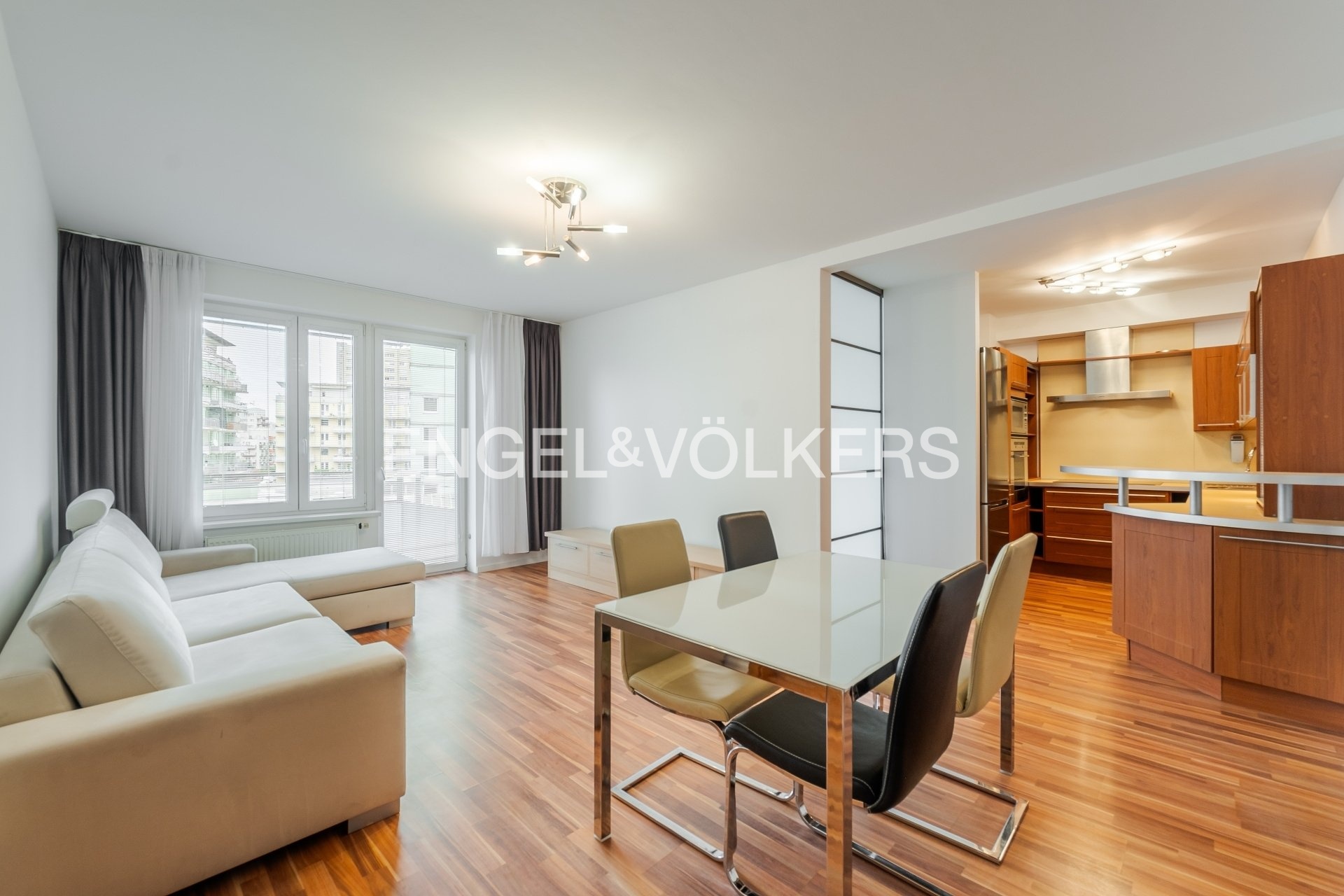 1 P1590110-HDR_web