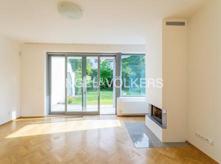 Pronájem domu/vily, 230 m²