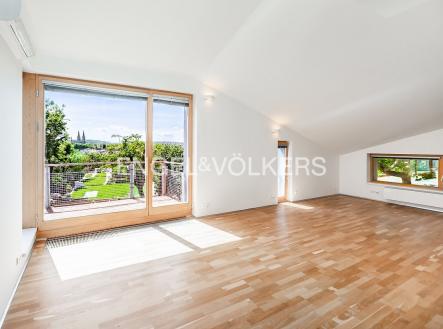 Pronájem bytu, 4+kk, 140 m²