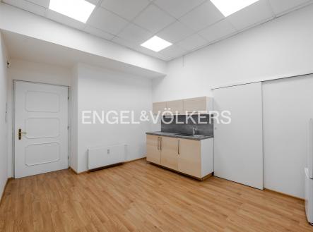 Pronájem kanceláře, 146 m²