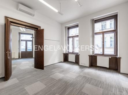 Pronájem kanceláře, 206 m²