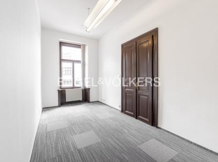 Pronájem kanceláře, 206 m²