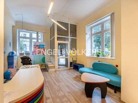 Pronájem komerčního objektu, jiný, 175 m²