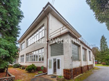 Pronájem kanceláře, 870 m²