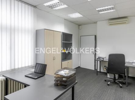 Pronájem kanceláře, 92 m²