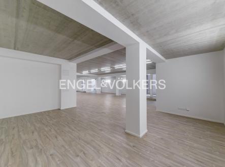 Pronájem kanceláře, 136 m²