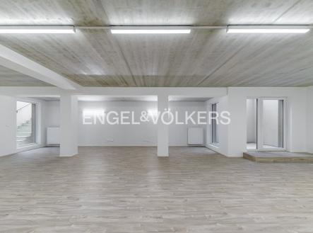 Pronájem kanceláře, 136 m²