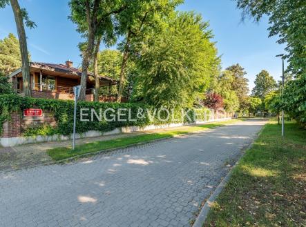 Prodej pozemku pro bydlení, 1 043 m²
