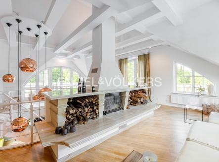 Pronájem domu/vily, 719 m²