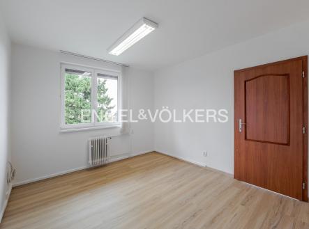 Pronájem kanceláře, 100 m²