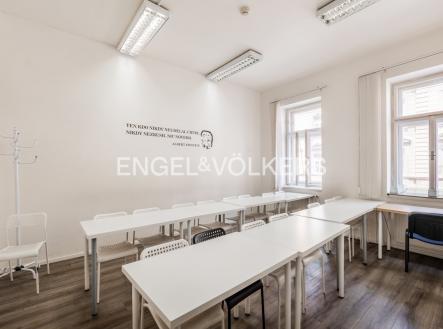 Pronájem kanceláře, 136 m²