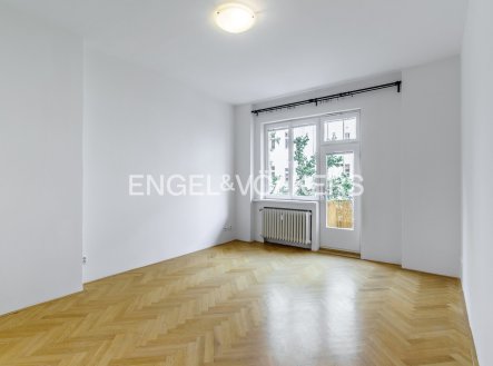 Pronájem světlého bytu 2+kk na Vinohradech