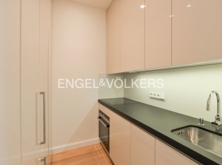 Pronájem bytu, 3+kk, 93 m², Praha – náhled fotky 2