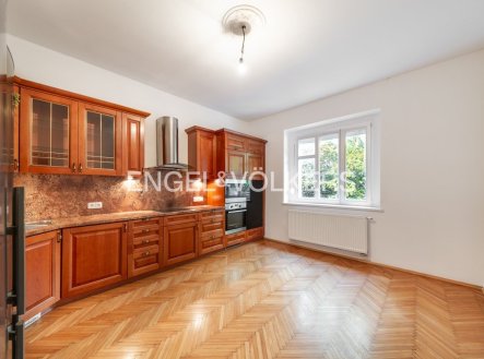 Pronájem domu/vily, 560 m²