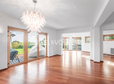 Samostatně stojící vila 6+kk na krásném pozemku s výhledem na celou Prahu