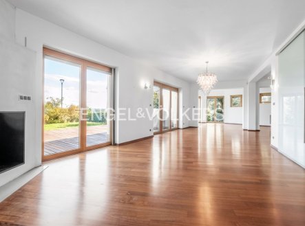 Pronájem domu/vily, 315 m²