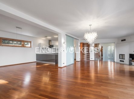 Pronájem domu/vily, 315 m²