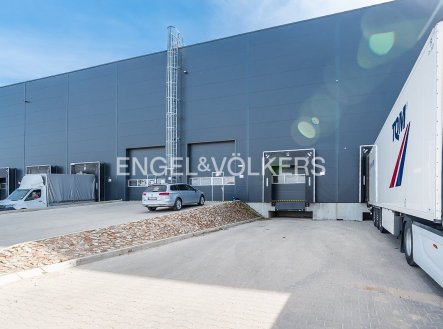 Pronájem komerčního objektu, sklad, 1 331 m²