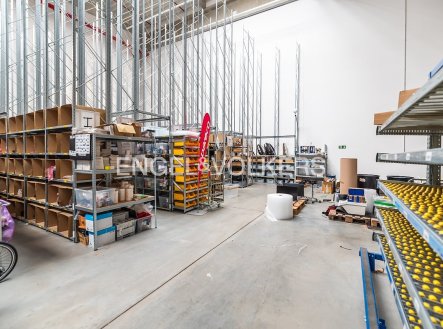 Pronájem komerčního objektu, sklad, 1 331 m²