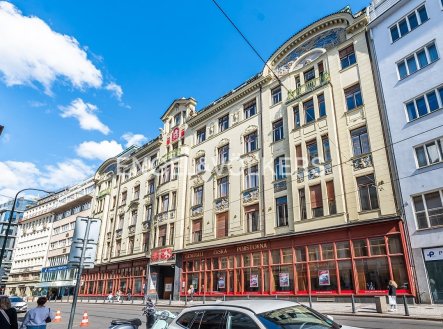 Pronájem kanceláře, 537 m²