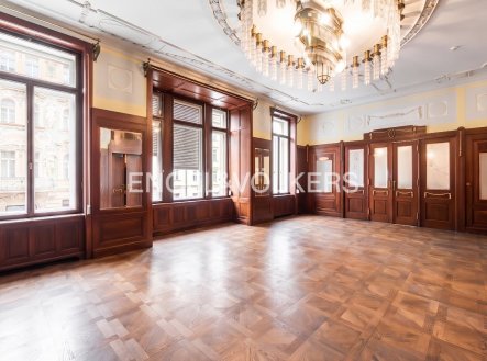Pronájem kanceláře, 537 m²