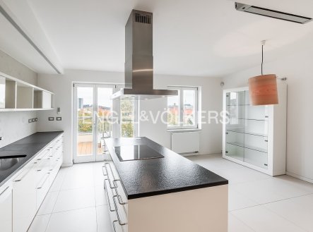 Pronájem bytu, 5+1, 205 m²