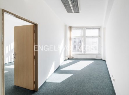 Pronájem kanceláře, 73 m²