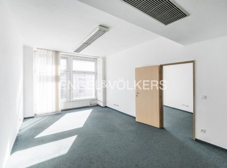 Pronájem kanceláře, 73 m²