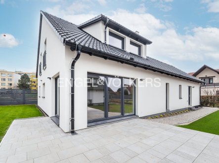 Pronájem domu/vily, 166 m²